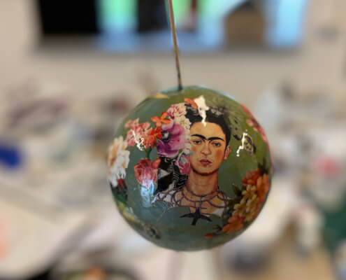 decoupage-på-kugle-Frida-Carlo