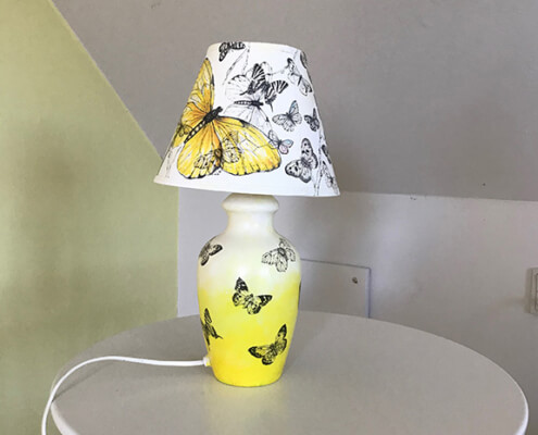 Decoupage-upcycling-sommerfugle-lampe